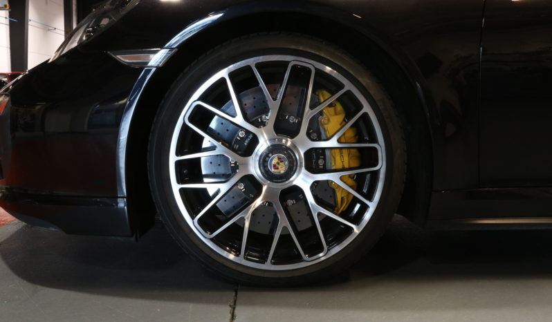Porsche 911 (991) Turbo S Cabriolet – 560 CH plein