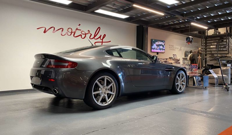 ASTON MARTIN V8 VANTAGE – 4.3 – BVM – 390 CH plein