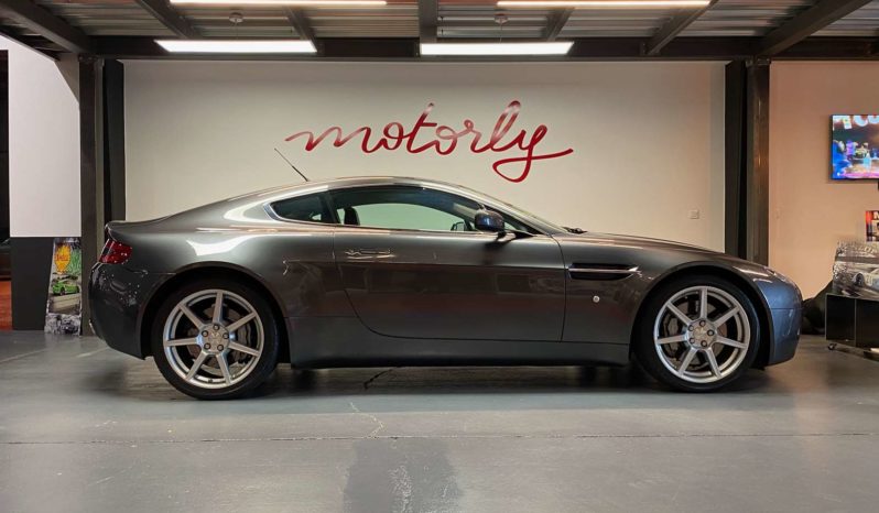 ASTON MARTIN V8 VANTAGE – 4.3 – BVM – 390 CH plein