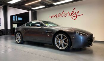 ASTON MARTIN V8 VANTAGE – 4.3 – BVM – 390 CH plein