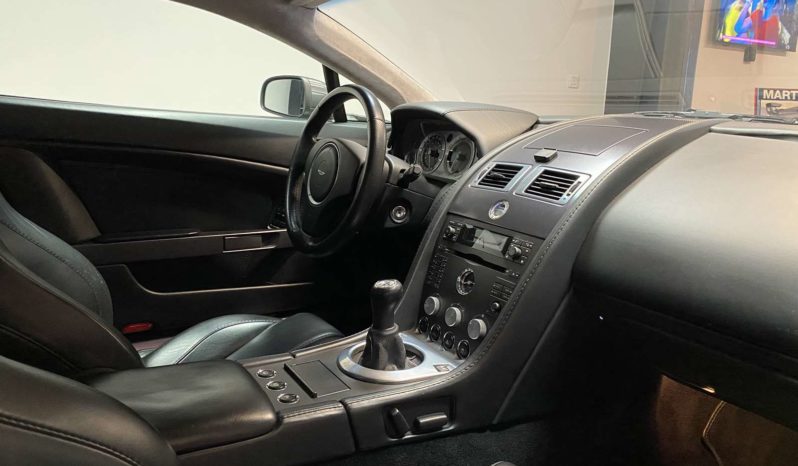 ASTON MARTIN V8 VANTAGE – 4.3 – BVM – 390 CH plein