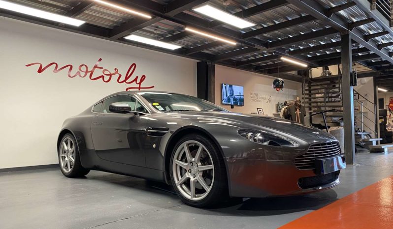 ASTON MARTIN V8 VANTAGE – 4.3 – BVM – 390 CH plein
