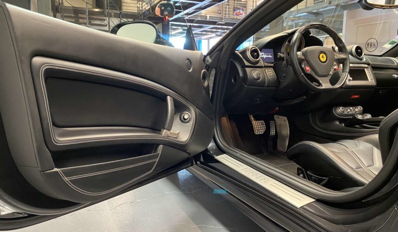 FERRARI CALIFORNIA V8 4.3 – 490 CH plein