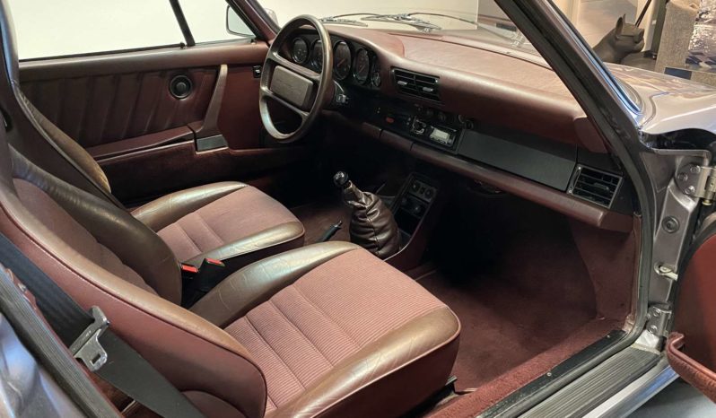 PORSCHE 911 Carrera 3.2 (Boite 915) plein