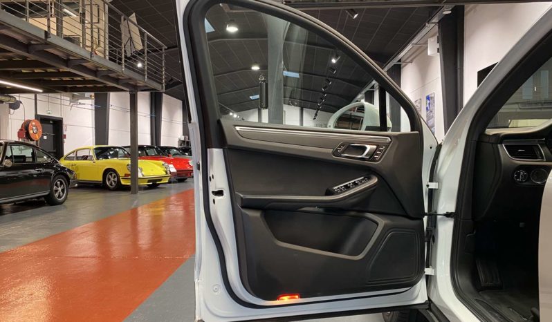 PORSCHE MACAN 2.0 – 252 CH – PDK plein