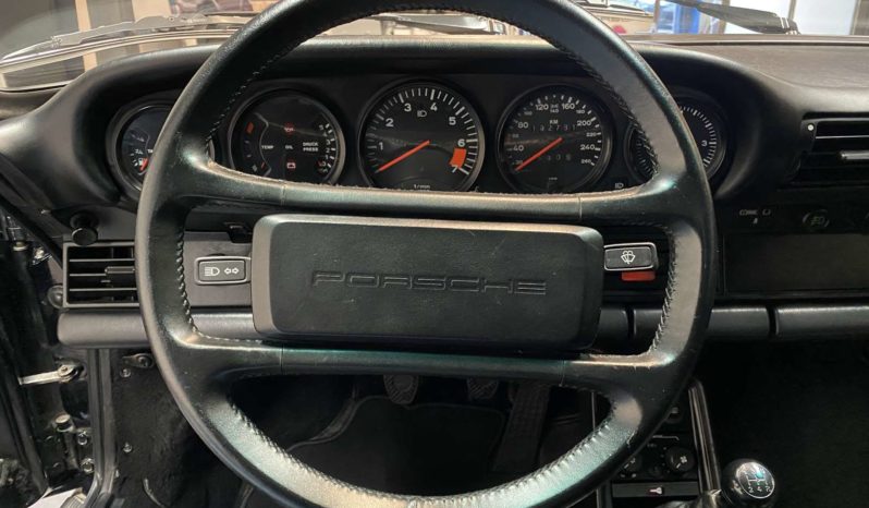 Porsche 911 Carrera 3.2 – BVM 915 – 231 CH plein