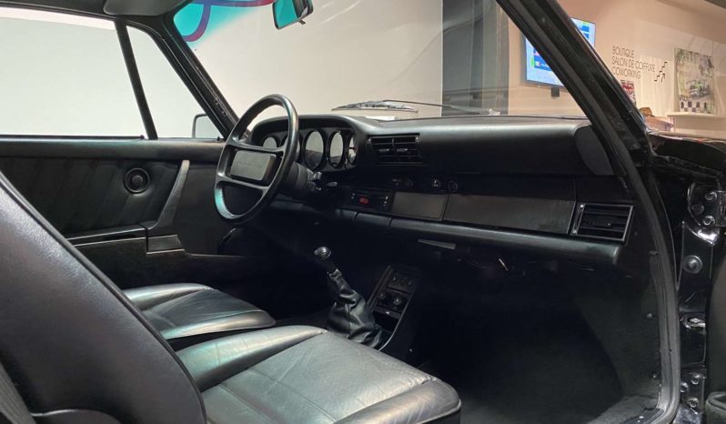 Porsche 911 Carrera 3.2 – BVM 915 – 231 CH plein