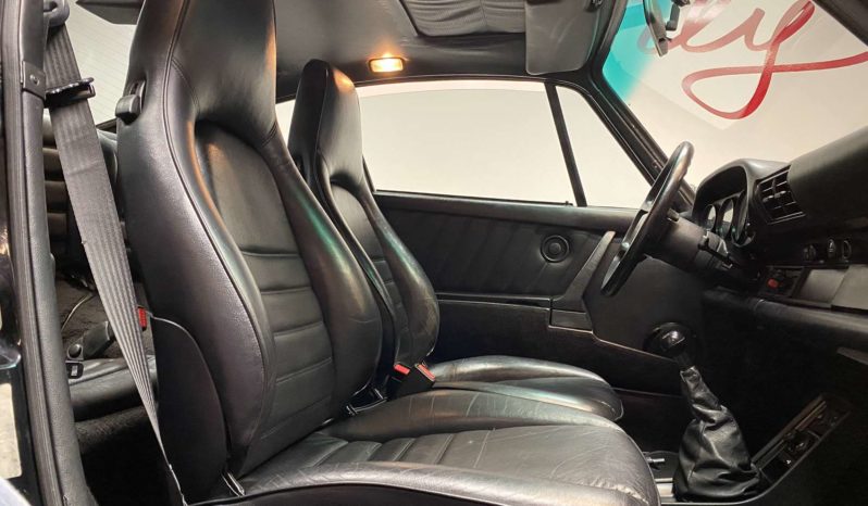 Porsche 911 Carrera 3.2 – BVM 915 – 231 CH plein