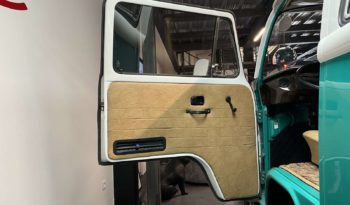 VOLKSWAGEN COMBI – T2 – 1977 plein