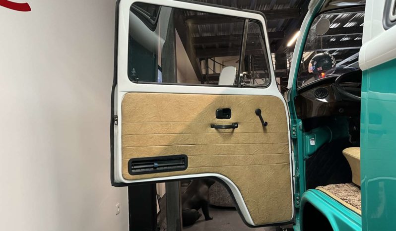VOLKSWAGEN COMBI – T2 – 1977 plein