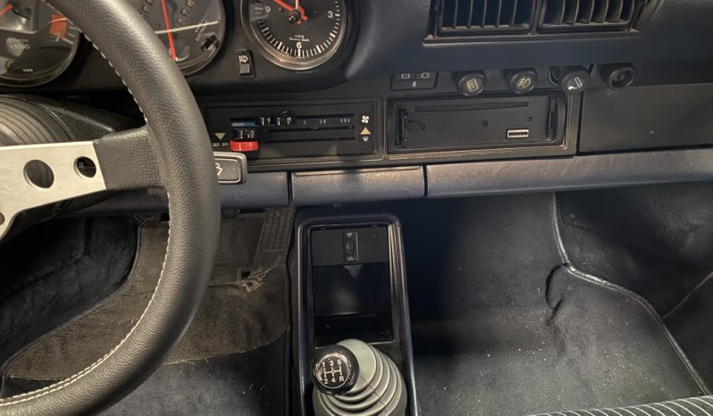 PORSCHE – 911 – 3.2 – TARGA – 231 CH – 915 – BVM plein