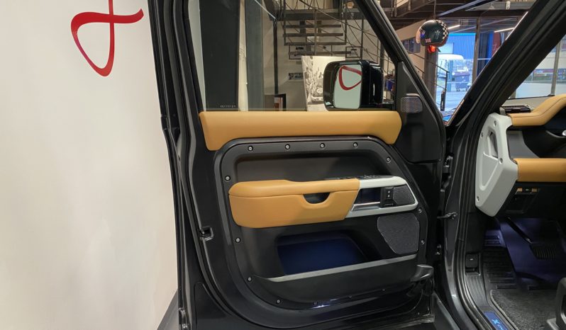 LAND ROVER DEFENDER 110 – 3.0 – D300 X-DYNAMIC SE plein