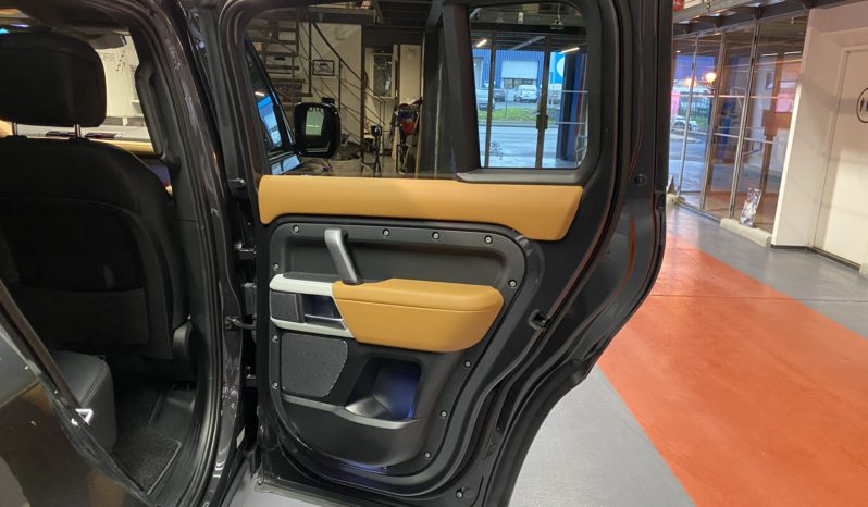 LAND ROVER DEFENDER 110 – 3.0 – D300 X-DYNAMIC SE plein