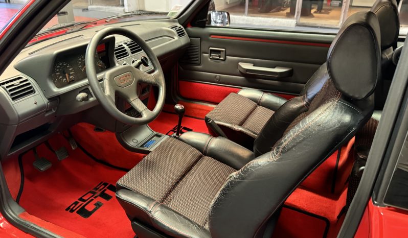 PEUGEOT 205 GTI 1.9 BVM 122 CH plein